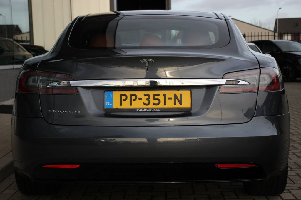 Tesla Model S 90d base 422pk | panoramdak | luchtvering | autopilot