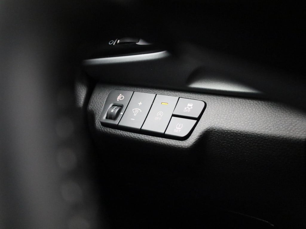 Kia Stonic 1.0 t-gdi mhev dynamicline | lmv | parkeer sensoren | cruise con