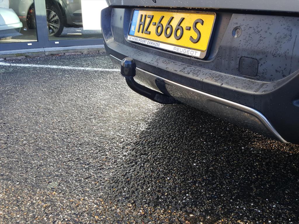 Peugeot 3008 style 1.2pt-130pk trekhaak | navigatie | cruise & climate cont