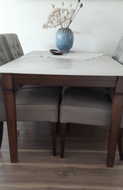 Tafel 4 stoelen