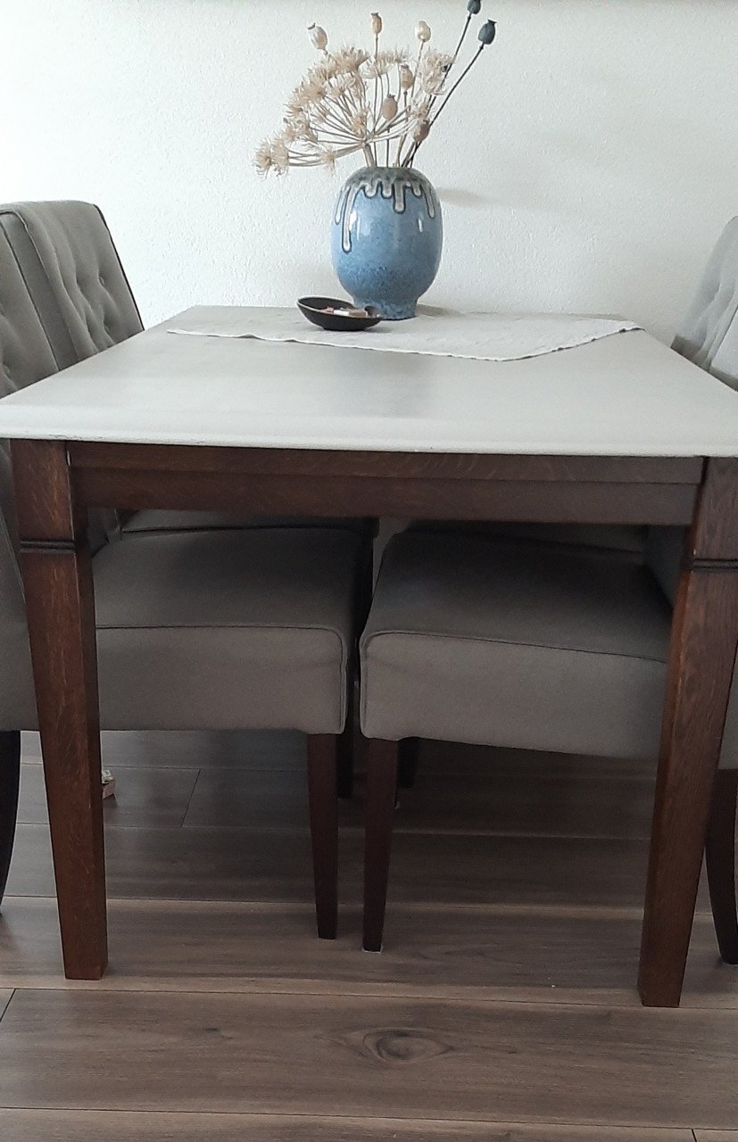 Tafel 4 stoelen
