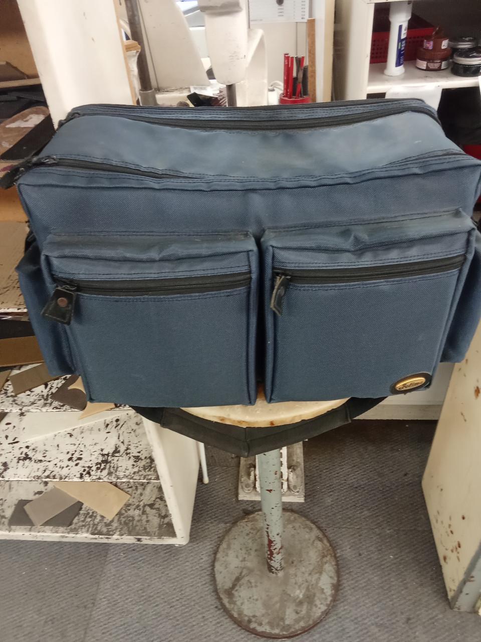 Minolta Dynax 7000i en 8000i met diverse objectieven en overige toebehoren