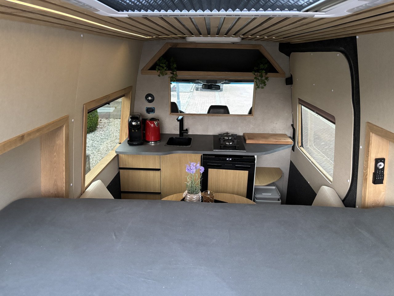 Oakie Doakie – Warme, sfeervolle camper voor 3 personen – off-grid mogelijk