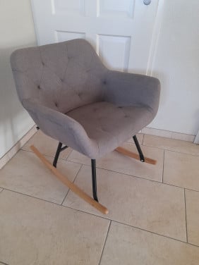 Leuke schommelstoel (in goede nette staat )