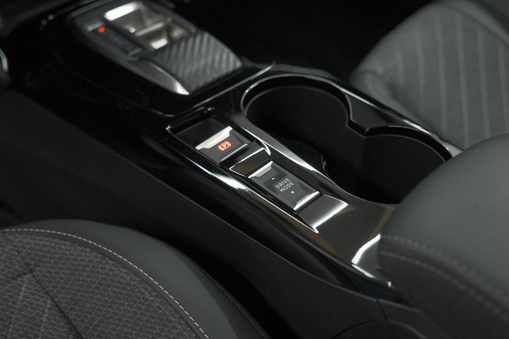 Peugeot 208 1.2 hybrid 110 e-dcs6 allure | apple carplay | parkeersensoren 