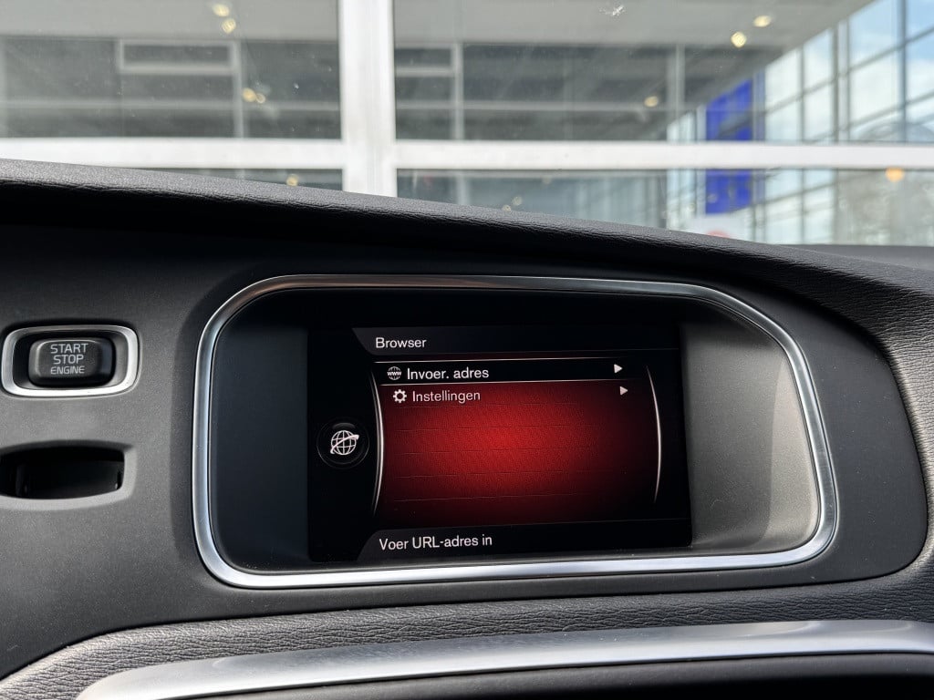 Volvo V40 t3 153pk polar+ sport| panodak| trekhaak| camera| h&k sound