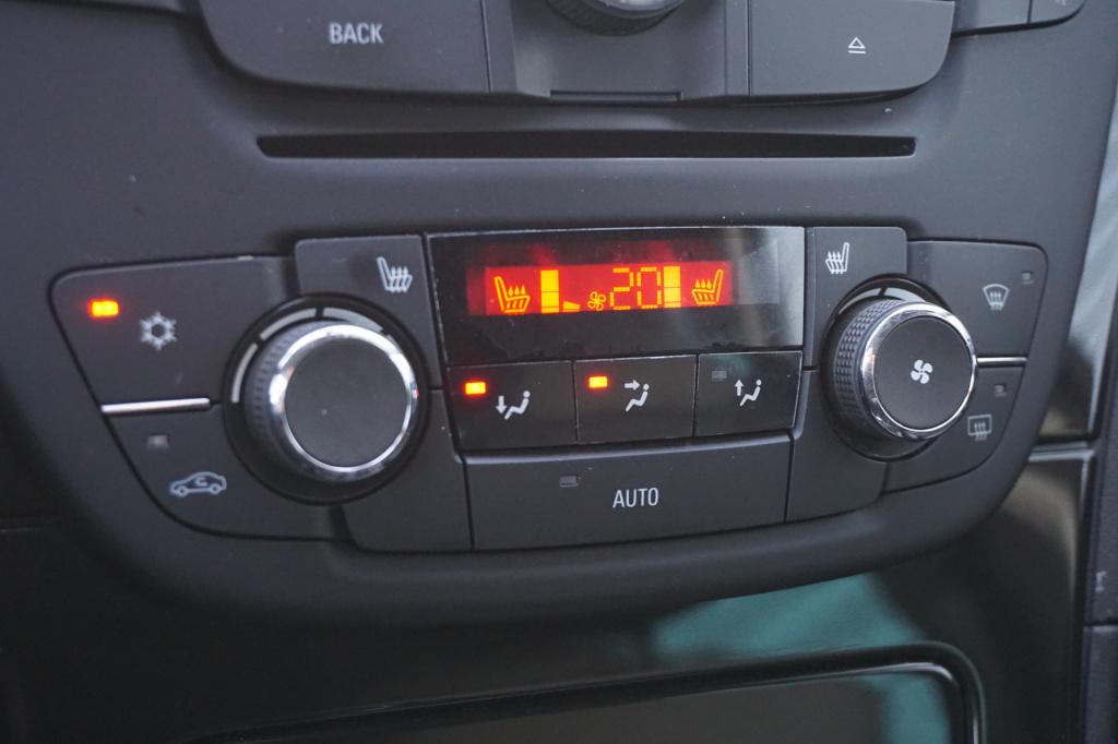 Opel Insignia sports tourer 1.6 t cosmo climate / navi / cruise / leder / p