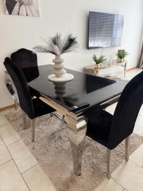 „Ik wil een eettafel met stoelen als set verkopen.“