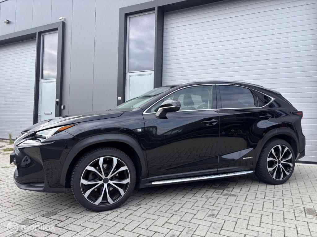 Lexus Nx 300h awd 25th edition