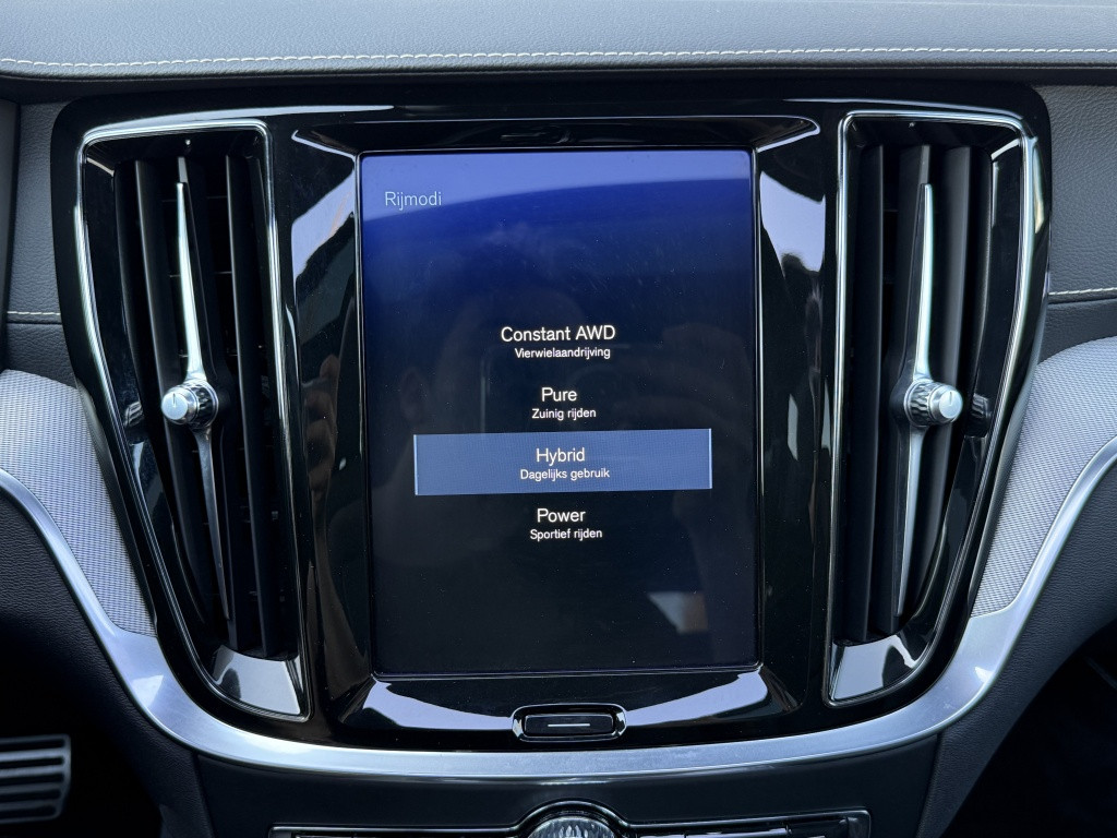 Volvo V60 t6 340pk recharge r-design| panodak| adap.cruise| h&ksound| came