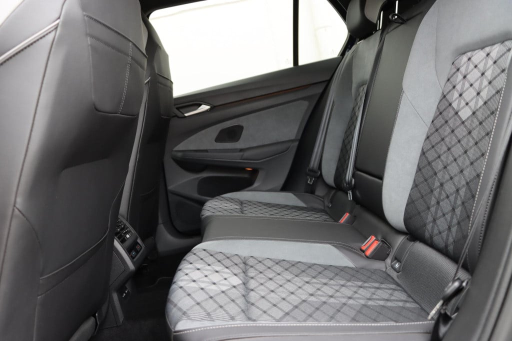 Volkswagen Golf 1.5 etsi r-line