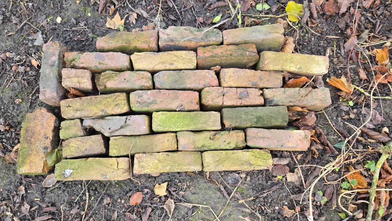 Gebakken klinkers / oude waaltjes circa 12m2