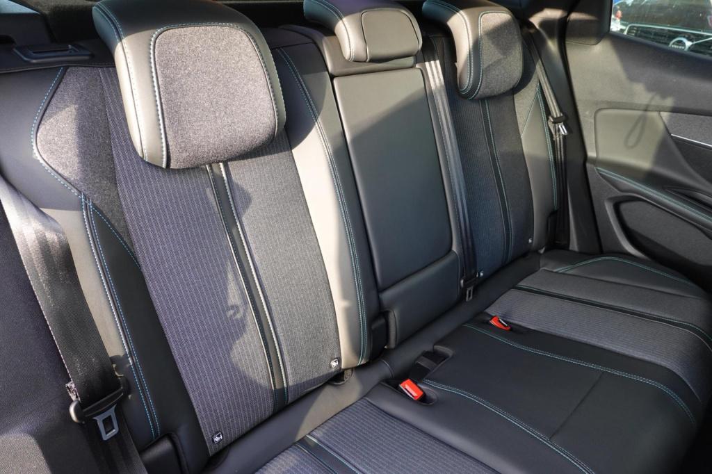 Peugeot 3008 1.6 hybrid 225 allure