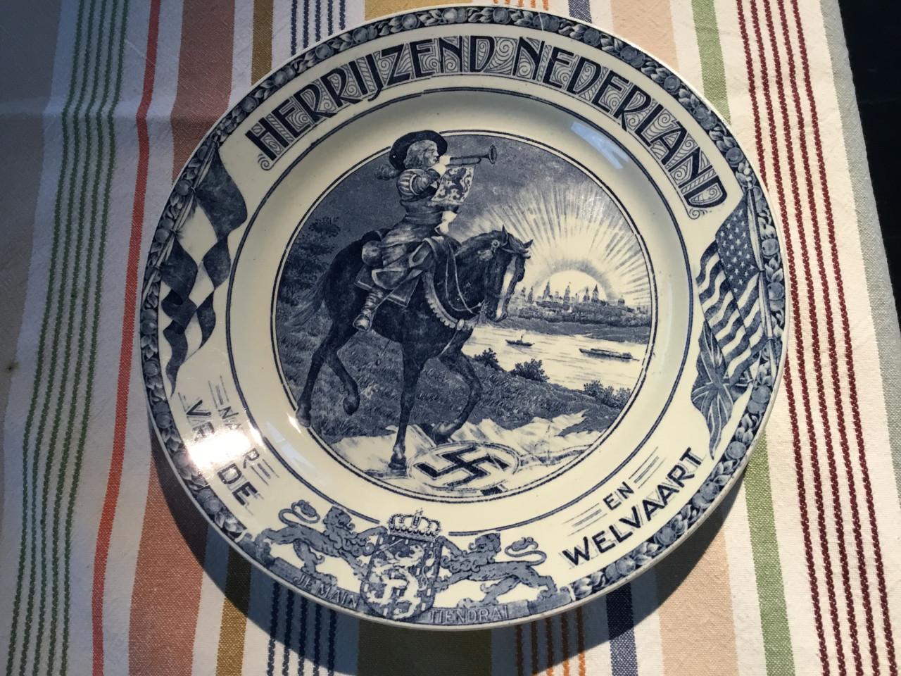 Wandbord Societe Ceramique Maastricht.