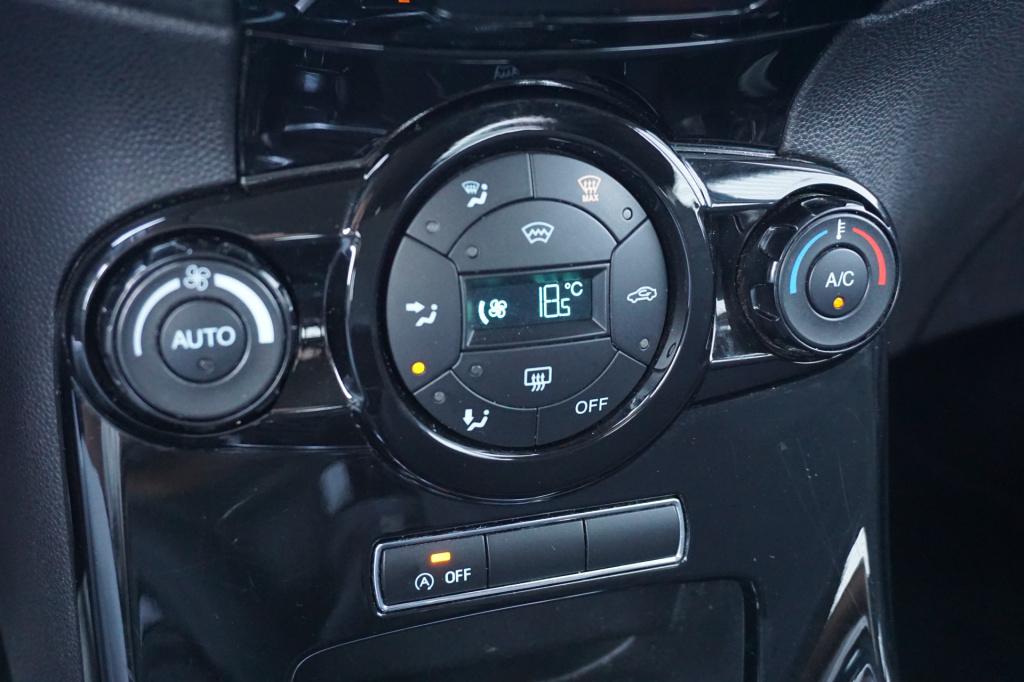Ford Fiesta 1.0 ecoboost titanium airco / cruise / elektr. ramen / nap