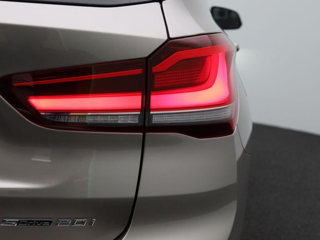 BMW X1 sdrive20i business edition plus | automaat | stoel verwarming | lede