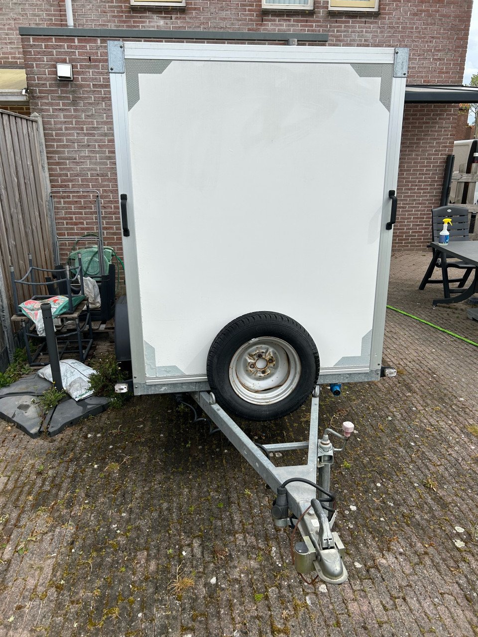 Gesloten aanhangwagen 250-130-150(LBH)