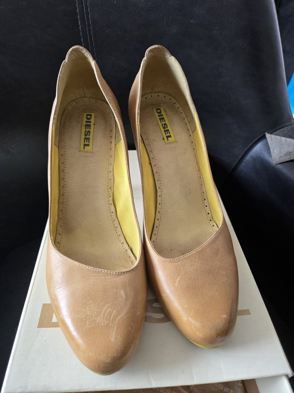 Pumps okergeel Diesel maat 40 Hakhoogte 10 cm Bieden mag