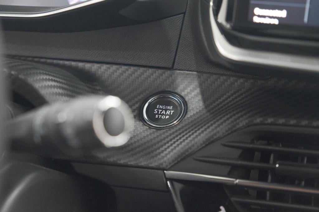 Peugeot 2008 puretech 130 eat8 gt | 360 camera | stoelmassage | adaptieve c