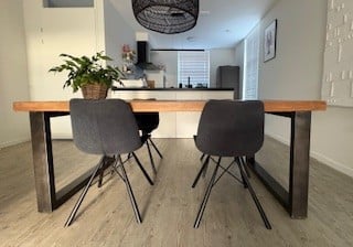 Eethoek (tafel en 4 stoelen)