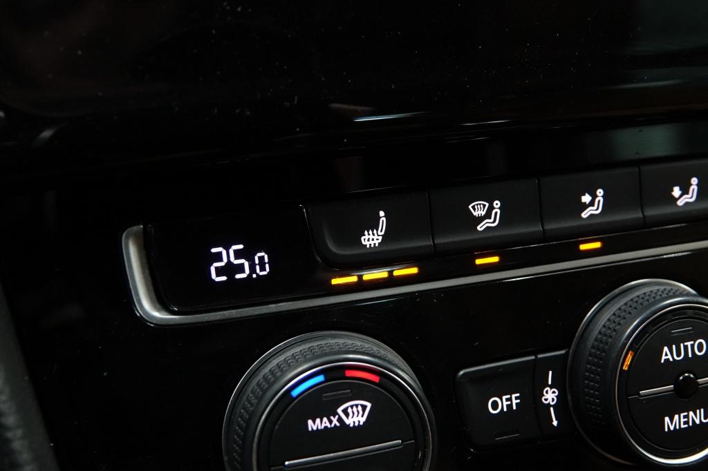 Volkswagen Golf 1.4 tsi | acc | camera | pdc | 19' |