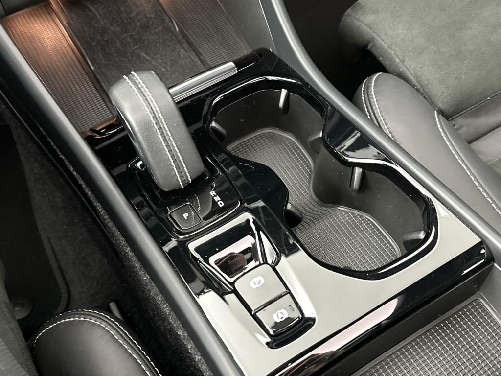 Volvo XC40 t5 262pk recharge r-design| pano| 360camera| ada.cruise| keyless
