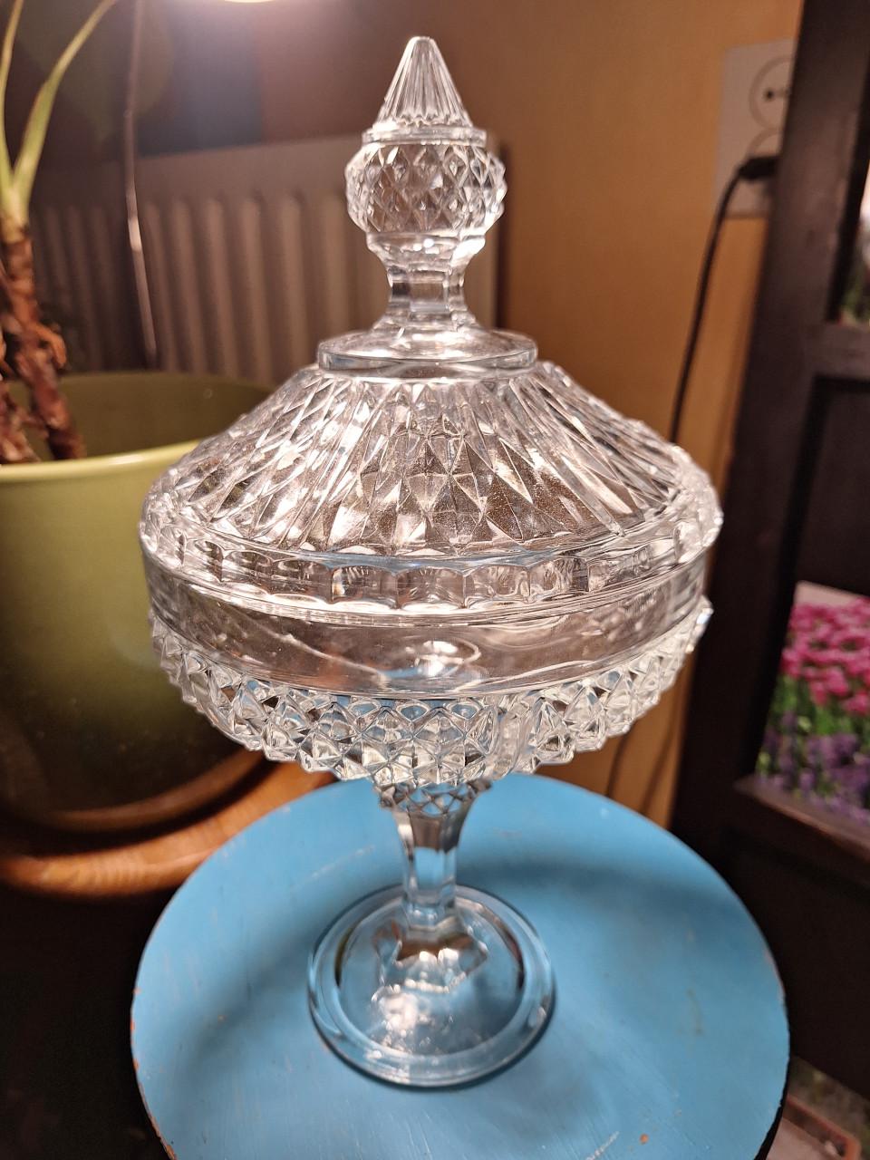 Decoratieve schaal op voet