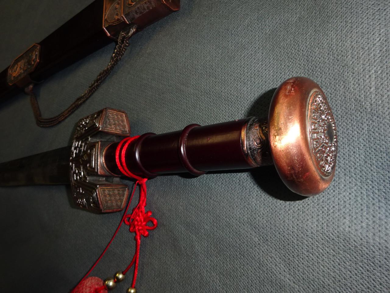 Chinese kunst, medailles en zwaard