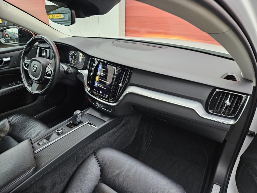 Volvo V60 2.0 b3 momentum advantage | r-design | acc | carplay