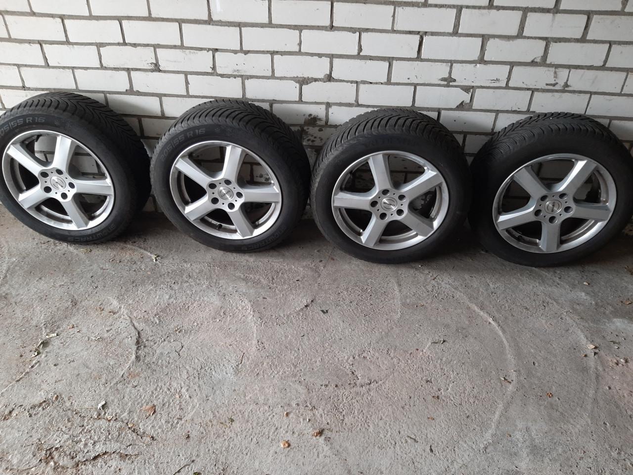 Lichtmetalen velgen met winterbanden voor b.v. Golf Plus