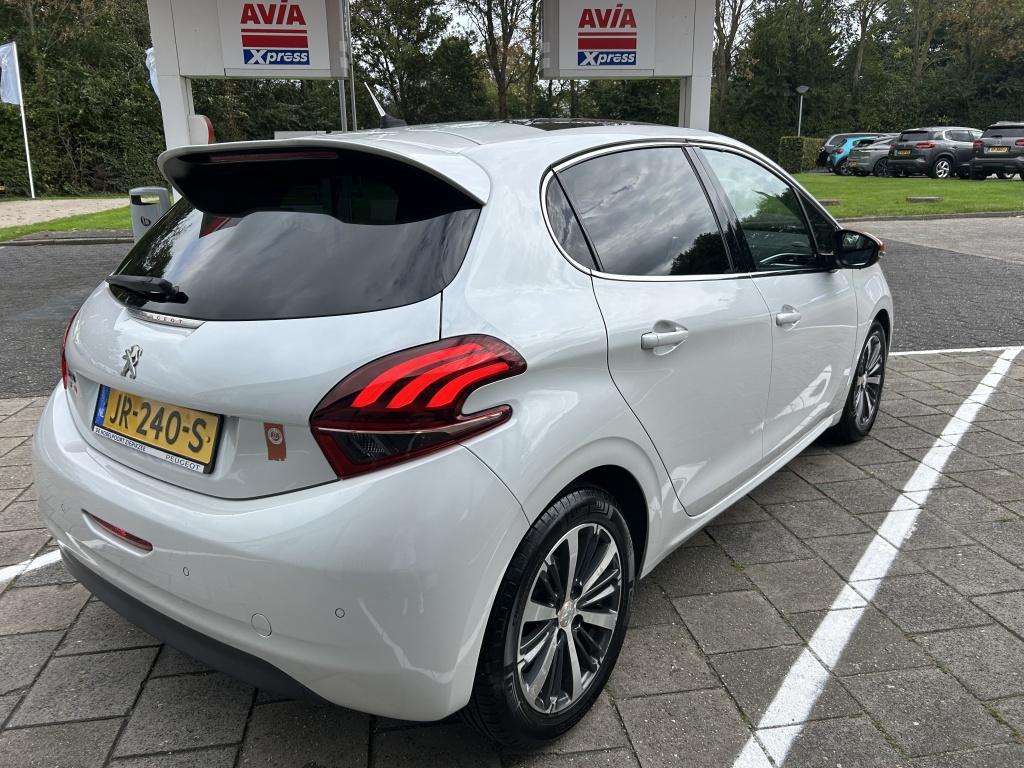 Peugeot 208 1.2 puretech 110pk 5d roland garros apple carplay | navigatie |