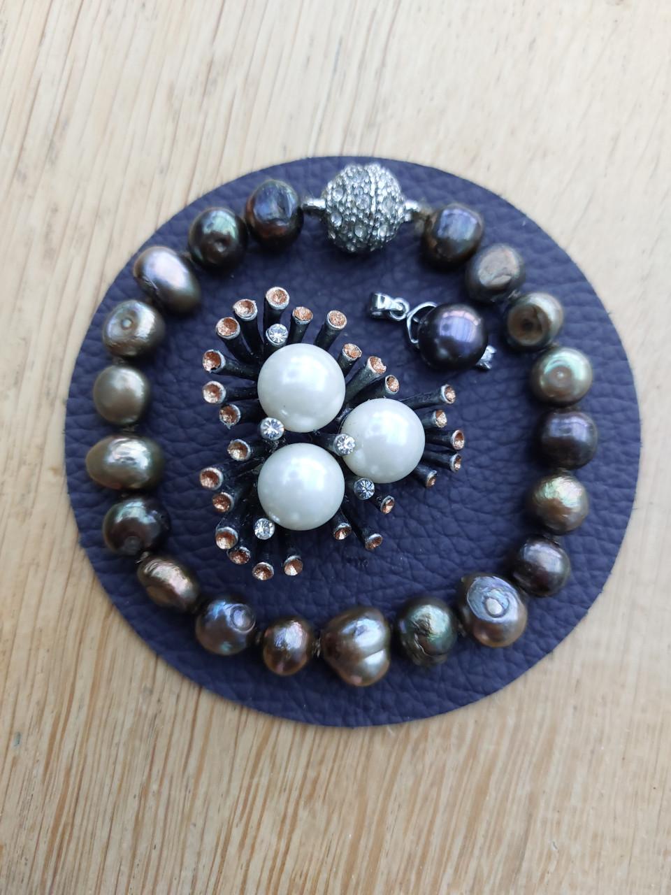 Armband-Broche en Hanger.