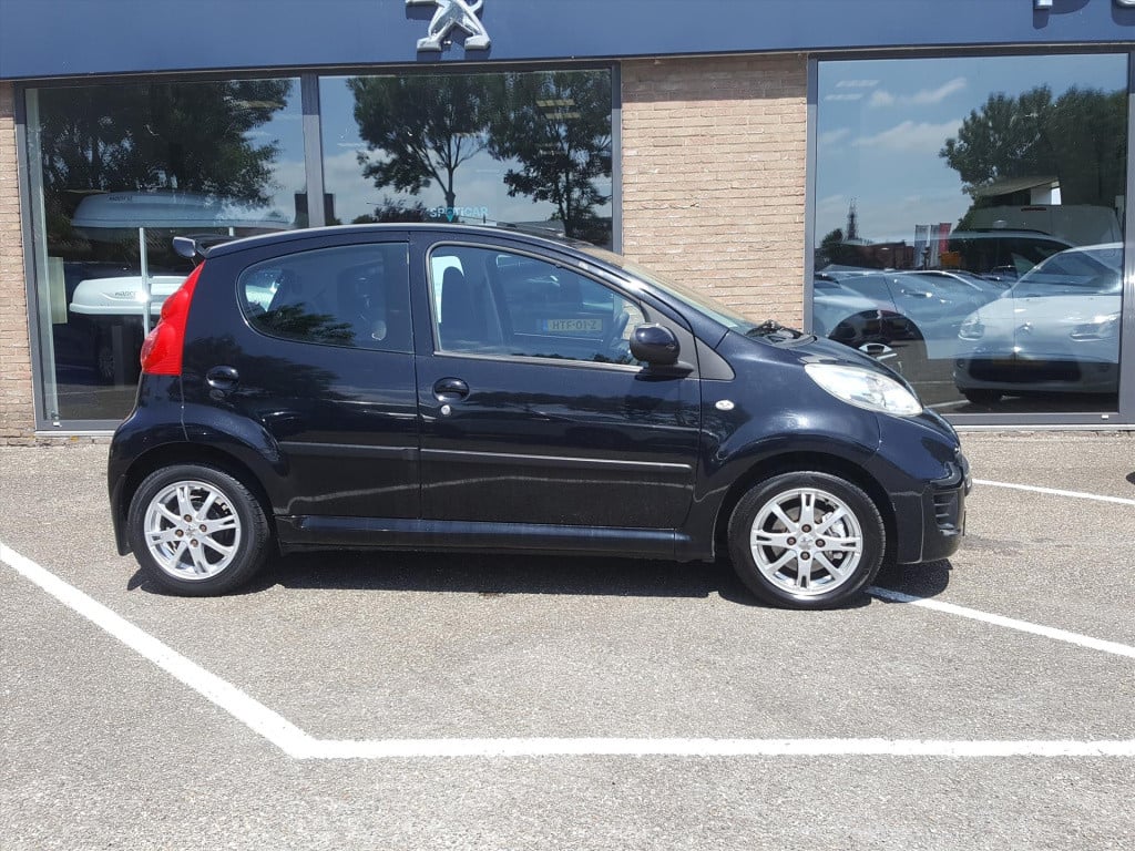 Peugeot 107 1.0 12v 5d 2-tronic automaat airco | lm-velgen | radio met cd-s