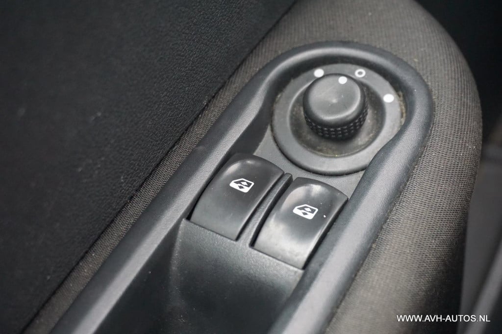 Renault Clio 1.2-16v business line