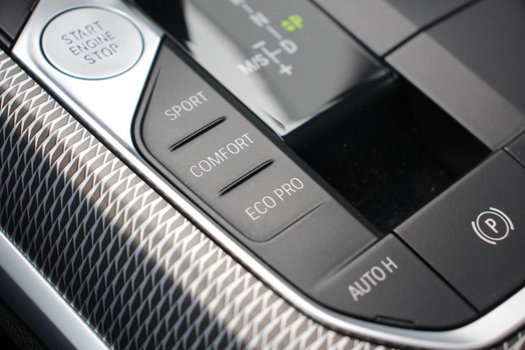 BMW 3-serie touring 330i m-sport - leder - 360 camera - head up - led - vir