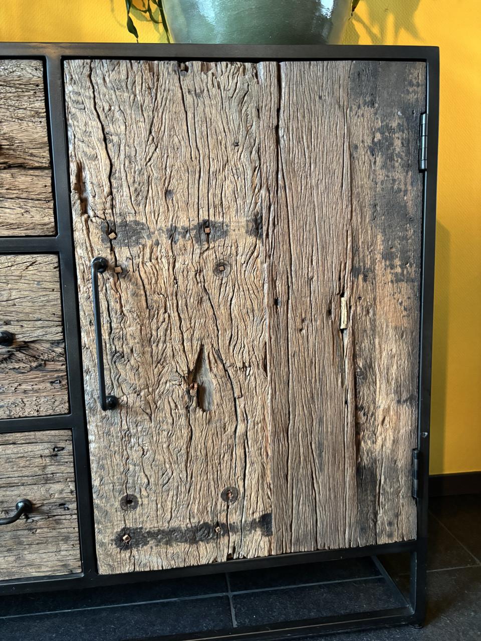 Robuust wagonhouten dressoir