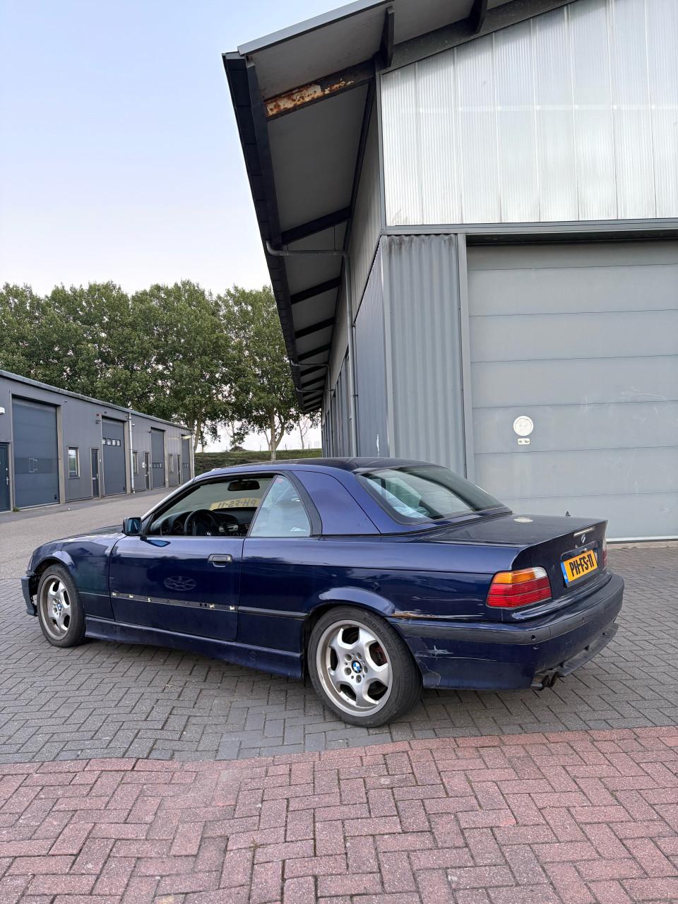 BMW 3-Serie 2.0 I 320 Cabriolet 1996 Blauw PROJECT