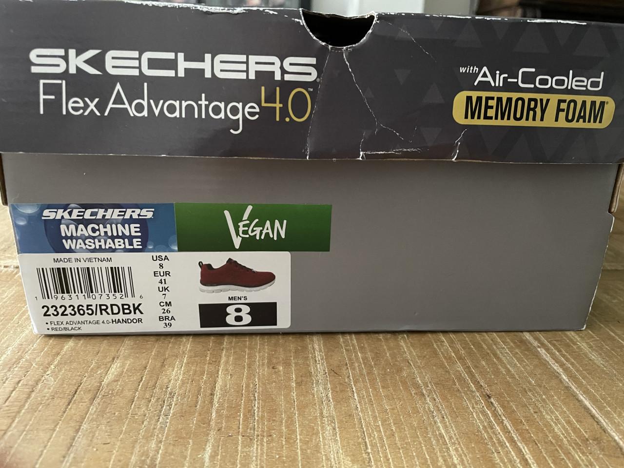 Nieuwe rode skechers