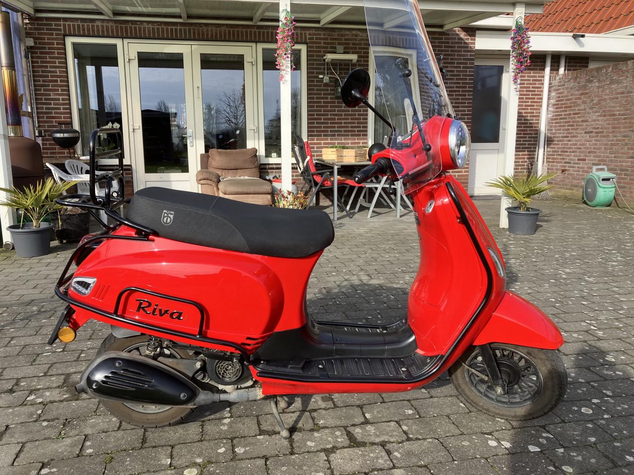 Scooter BTC Riva