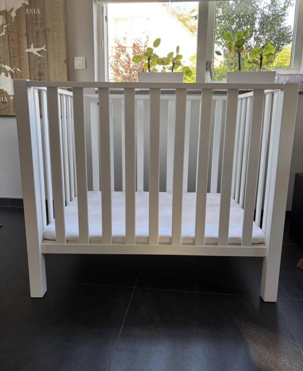 Box wit met matras en boxkleed