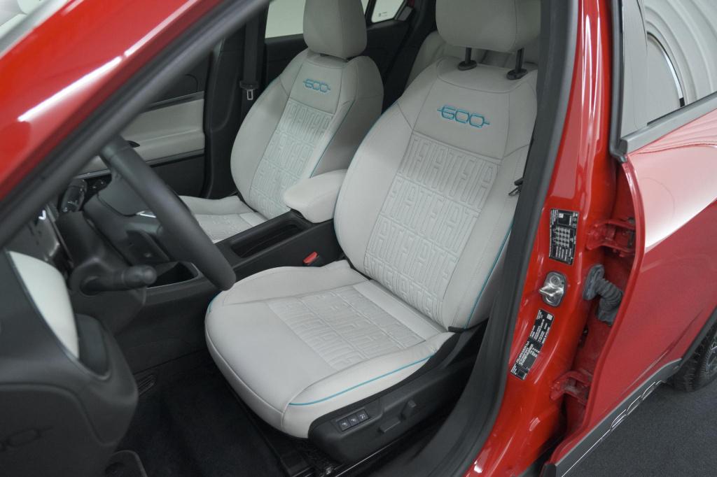 Fiat 600 1.2 hybrid la prima | elektrische achterklep | adaptieve cruise co