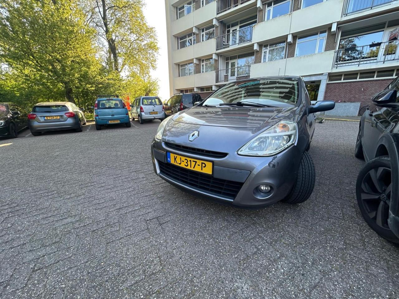 Te koop aangeboden: goed rijdende en betrouwbare Renault Clio uit 2011.