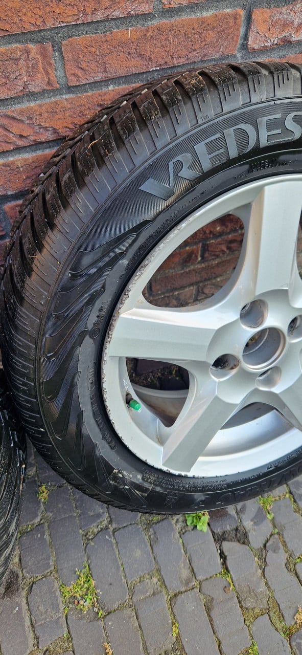 Set 15 inch lichtmetalen velgen met Vredestein Snowtrac 3 banden
