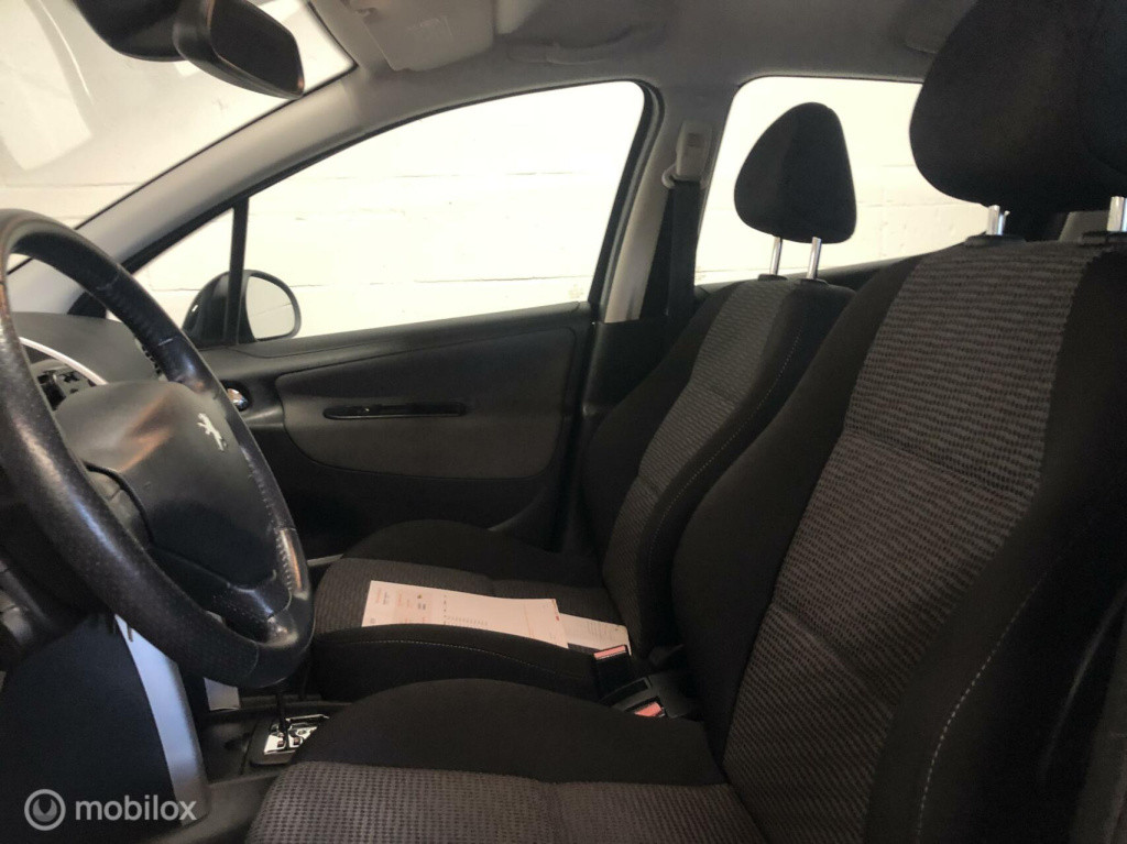 Peugeot 207 1.6 vti xs