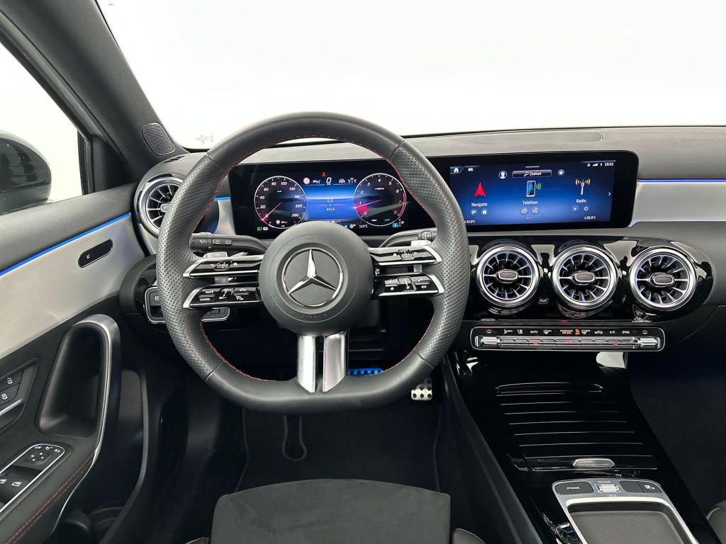 Mercedes-Benz A-Klasse 200 amg premium pano acc sfeer camera