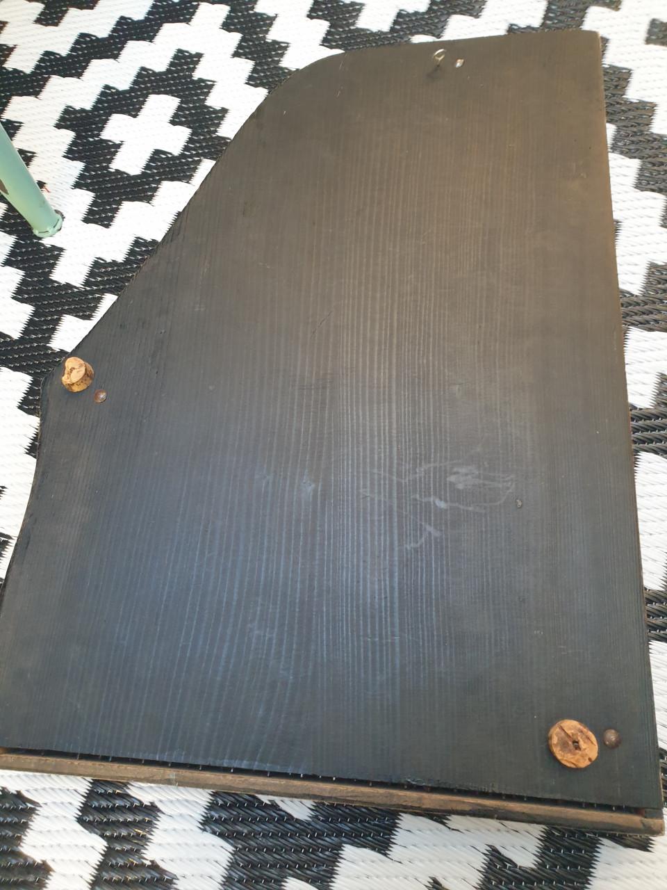 Antieke tafelgitaar.