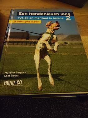 Boek, een hondenleven lang. Fysiek en mentaal in balans. Deel 2.