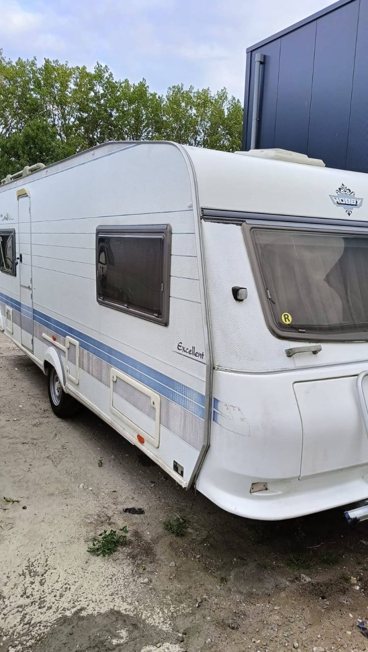Hobby 540 UL (2000) met voortent en luifel ENKELE BEDDEN