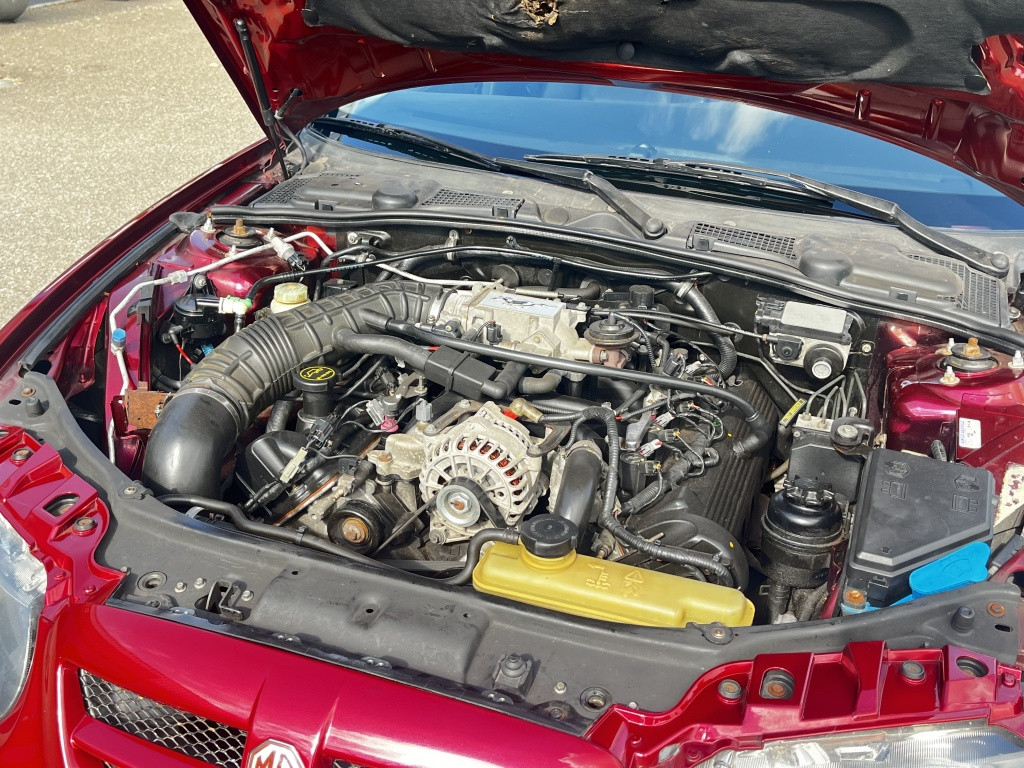 MG ZT 4.6 v8 260