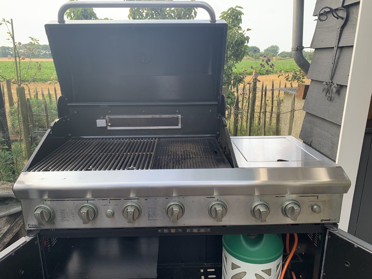Buitenkeuken met bbq en wokbrander
